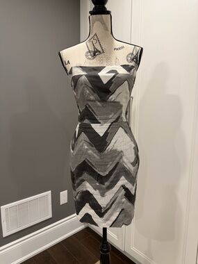Banana Republic 100% Linen Strapless Dress, Grey Tones Chevron Stripe Print